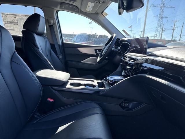 Photo of 2025 Platinum White Pearl Acura MDX