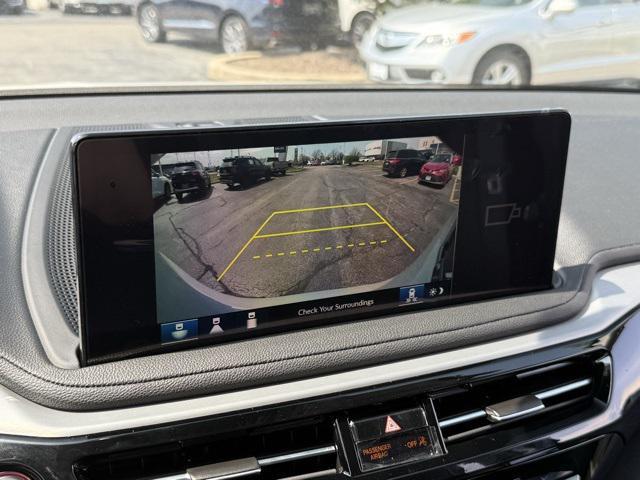 Photo of 2025 Platinum White Pearl Acura MDX