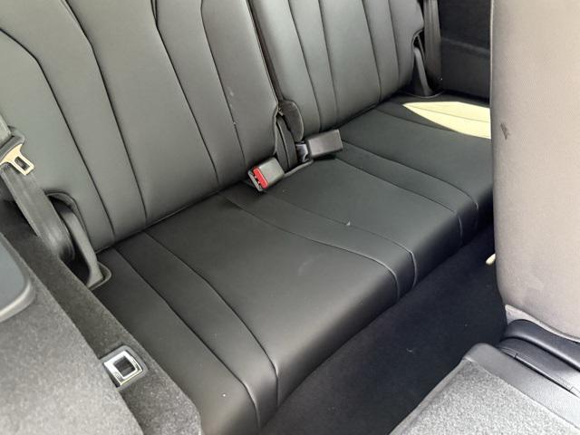 Photo of 2025 Platinum White Pearl Acura MDX