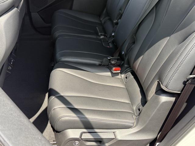 Photo of 2025 Platinum White Pearl Acura MDX