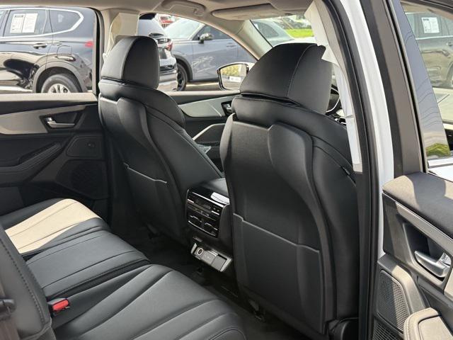 Photo of 2025 Platinum White Pearl Acura MDX