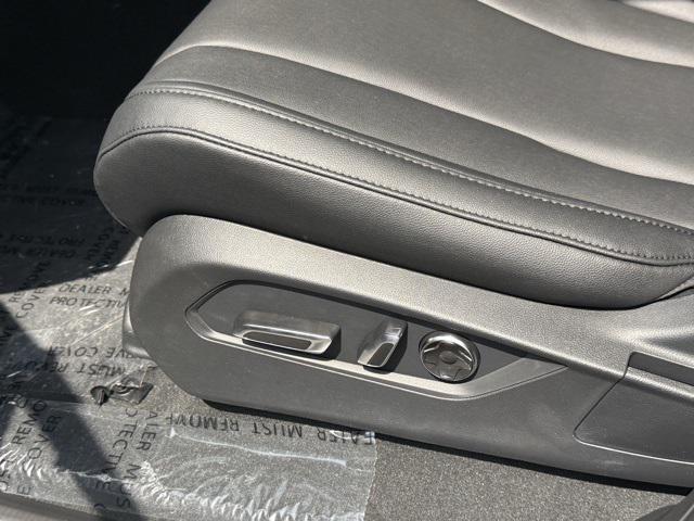 Photo of 2025 Platinum White Pearl Acura MDX