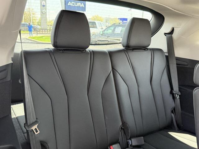 Photo of 2025 Platinum White Pearl Acura MDX