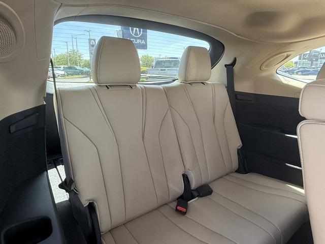 Photo of 2025 Platinum White Pearl Acura MDX