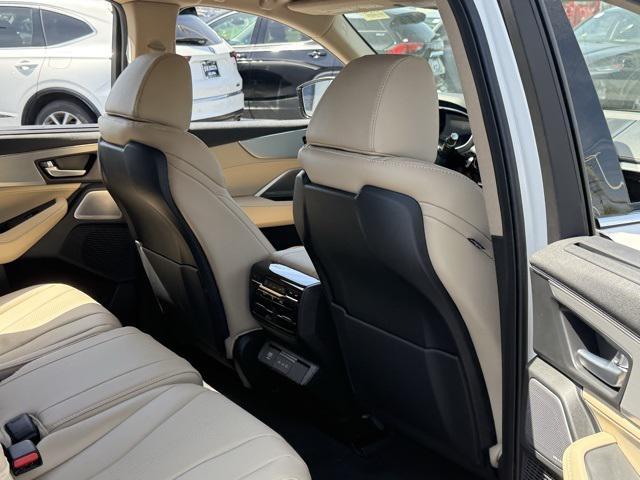 Photo of 2025 Platinum White Pearl Acura MDX
