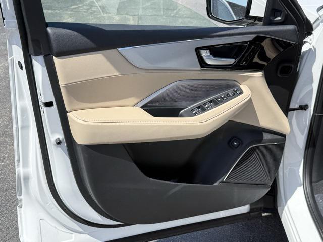 Photo of 2025 Platinum White Pearl Acura MDX