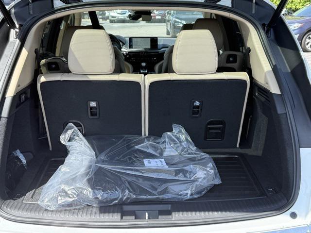 Photo of 2025 Platinum White Pearl Acura MDX