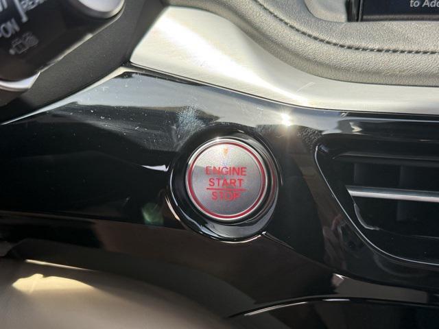 Photo of 2025 Platinum White Pearl Acura MDX