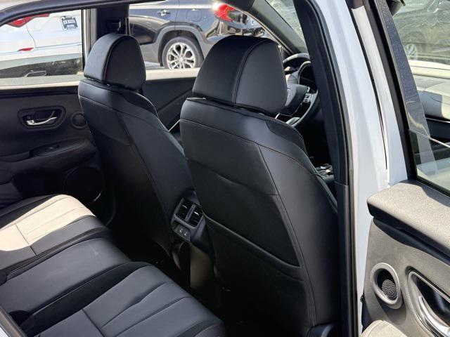 Photo of 2025 Platinum White Pearl Acura ADX