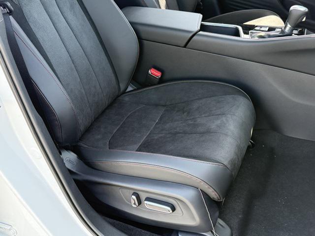 Photo of 2025 Platinum White Pearl Acura ADX