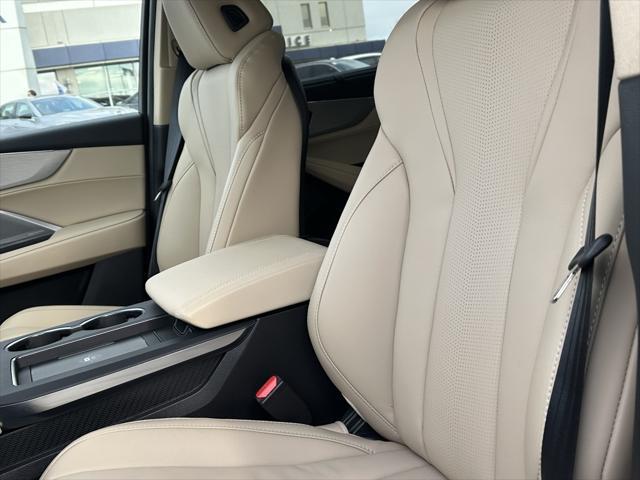 Photo of 2025 Majestic Black Pearl Acura MDX