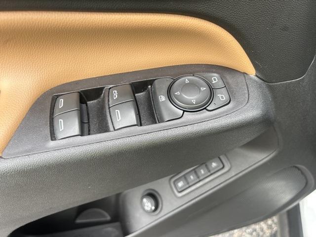 Photo of 2019 Summit White Chevrolet Equinox