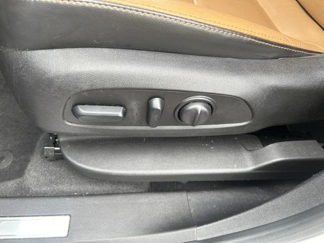 Photo of 2019 Summit White Chevrolet Equinox