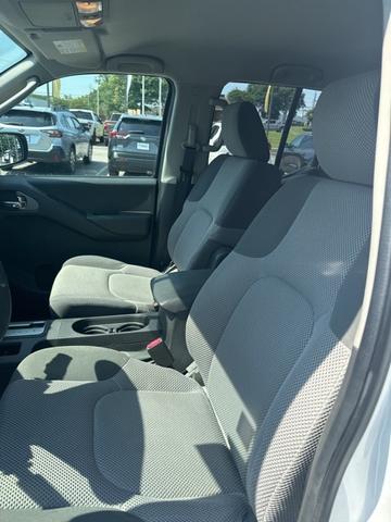 Photo of 2011 Glacier White Suzuki Equator