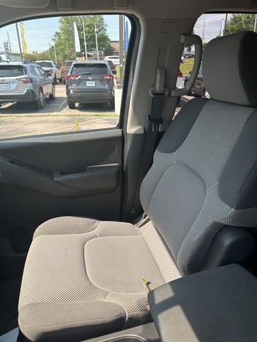 Photo of 2011 Glacier White Suzuki Equator