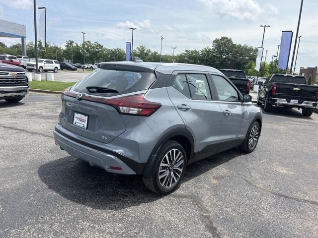 Photo of 2023 Boulder Gray Pearl Nissan Kicks