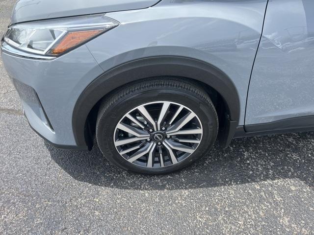 Photo of 2023 Boulder Gray Pearl Nissan Kicks