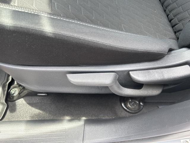 Photo of 2023 Boulder Gray Pearl Nissan Kicks