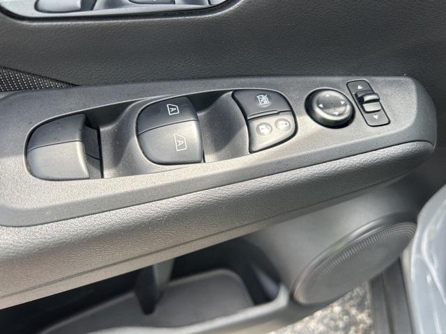 Photo of 2023 Boulder Gray Pearl Nissan Kicks