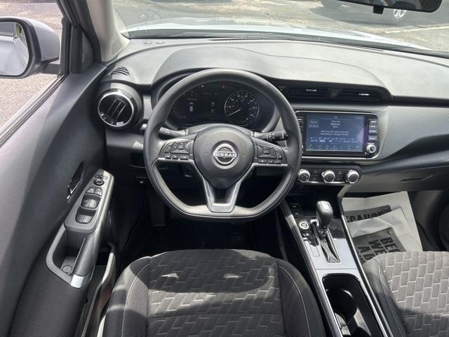 Photo of 2023 Boulder Gray Pearl Nissan Kicks