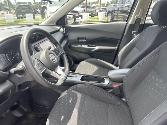 Photo of 2023 Boulder Gray Pearl Nissan Kicks