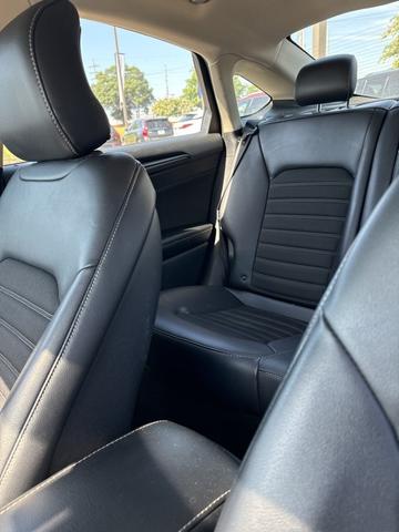 Photo of 2018 White Gold Metallic Ford Fusion