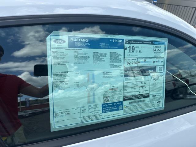Photo of 2025 Oxford White Ford Mustang