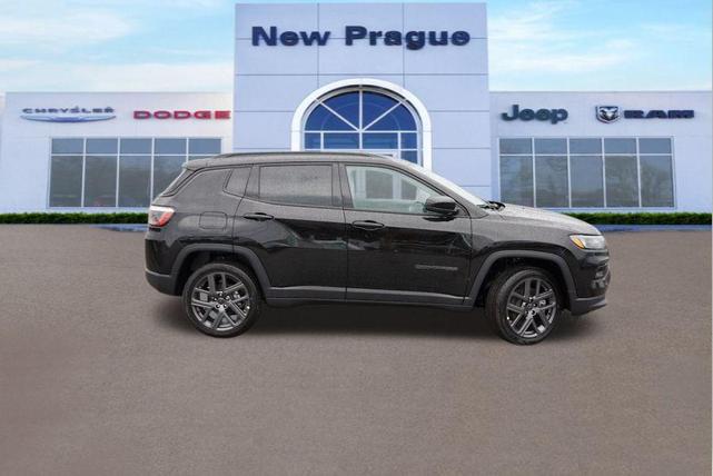 Photo of 2025 Diamond Black Crystal Pearlcoat Jeep Compass