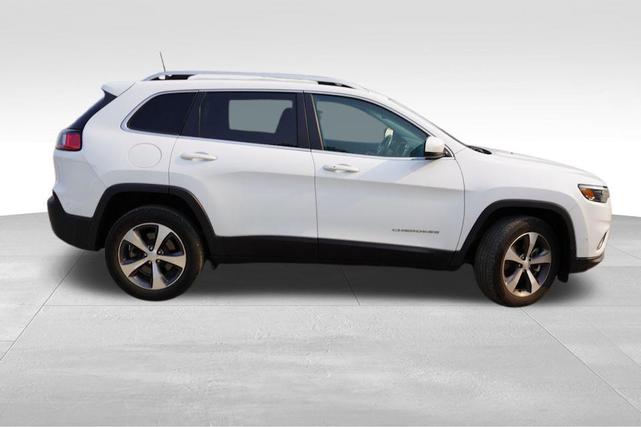 Photo of 2021 Bright White Clearcoat Jeep Cherokee