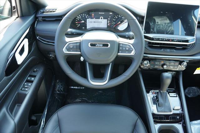 Photo of 2025 Bright White Clearcoat Jeep Compass
