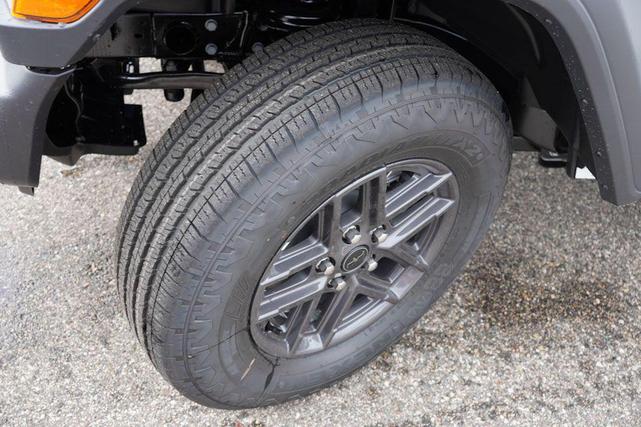 Photo of 2025 Bright White Clearcoat Jeep Wrangler