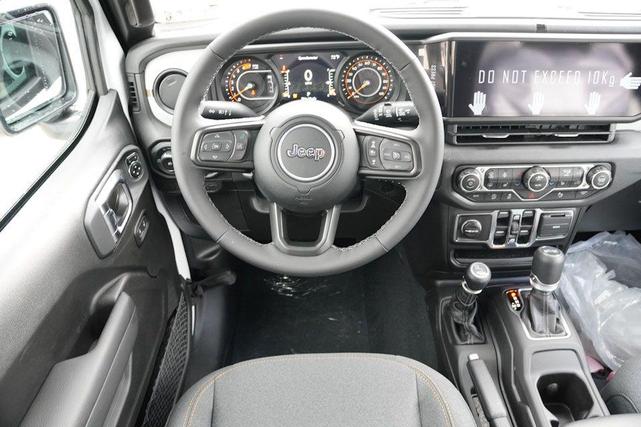 Photo of 2025 Bright White Clearcoat Jeep Wrangler