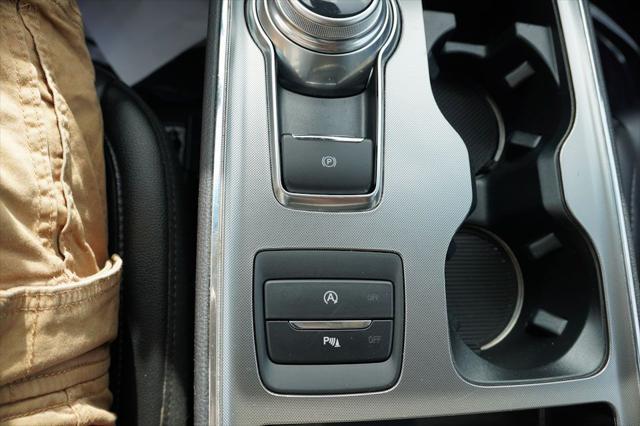 Photo of 2024 Agate Black Metallic Ford Edge