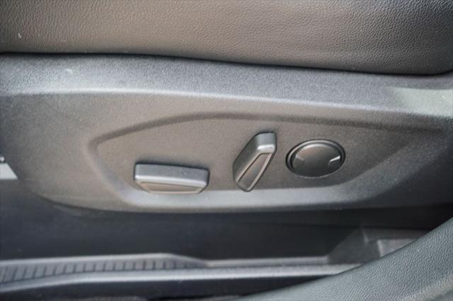 Photo of 2024 Agate Black Metallic Ford Edge