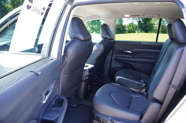 Photo of 2024 Wind Chill Pearl Toyota Grand Highlander