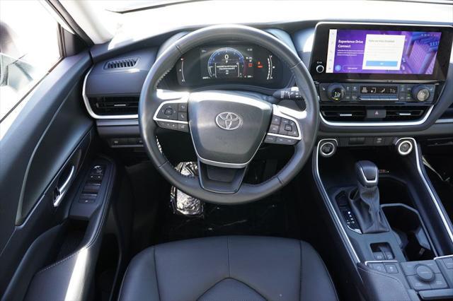 Photo of 2024 Wind Chill Pearl Toyota Grand Highlander