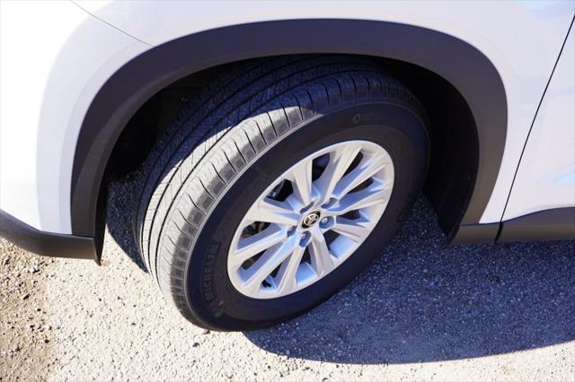 Photo of 2024 Wind Chill Pearl Toyota Grand Highlander