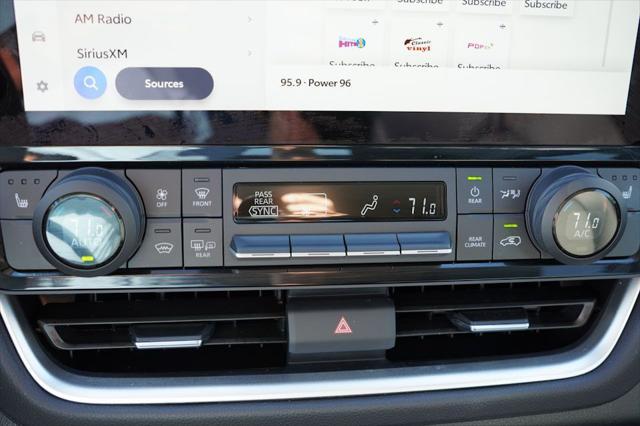 Photo of 2024 Wind Chill Pearl Toyota Grand Highlander