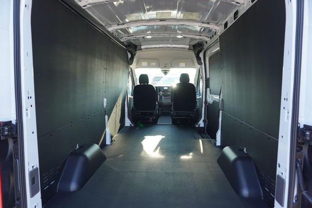 Photo of 2025 Oxford White Ford Transit-250