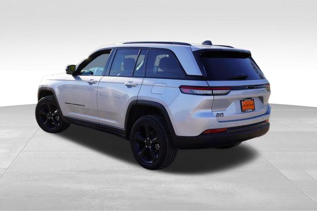 Photo of 2024 Silver Zynith Jeep Grand Cherokee