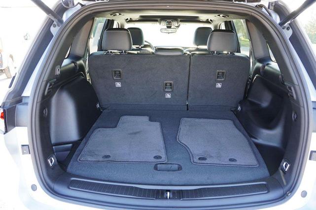 Photo of 2024 Silver Zynith Jeep Grand Cherokee