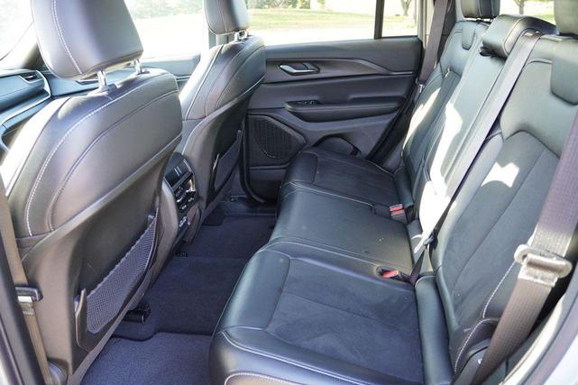 Photo of 2024 Silver Zynith Jeep Grand Cherokee