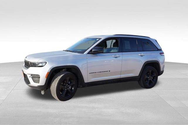 Photo of 2024 Silver Zynith Jeep Grand Cherokee