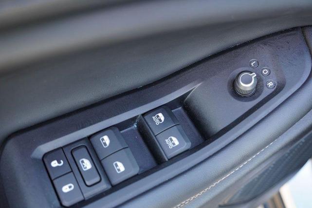 Photo of 2024 Silver Zynith Jeep Grand Cherokee