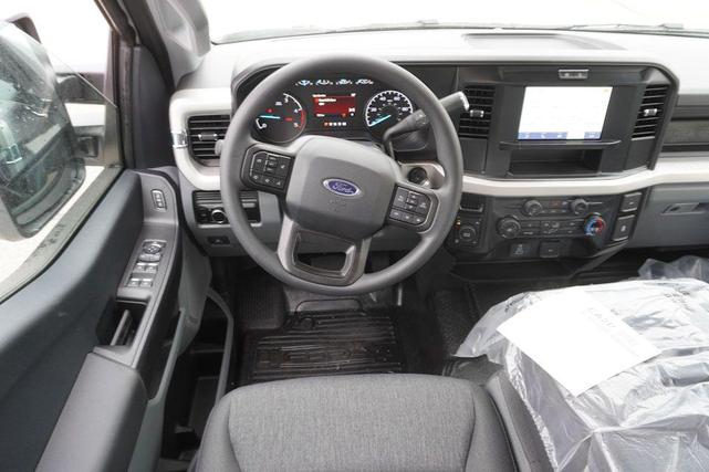 Photo of 2025 Oxford White Ford F-350