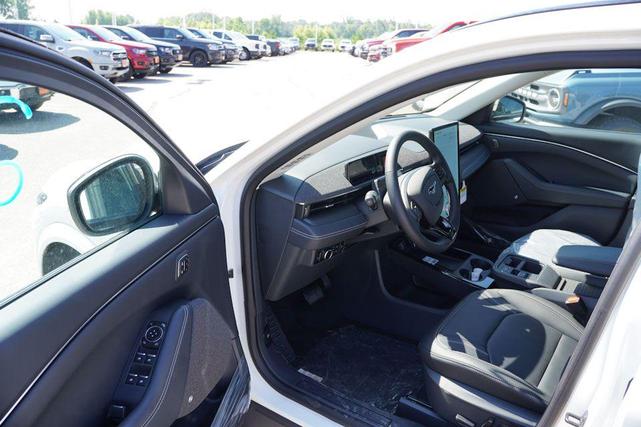Photo of 2025 Star White Metallic Tri-Coat Ford Mustang Mach-E