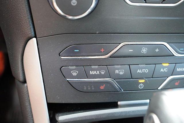 Photo of 2018 Shadow Black Ford Edge