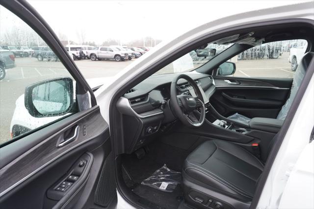 Photo of 2025 Bright White Clearcoat Jeep Grand Cherokee