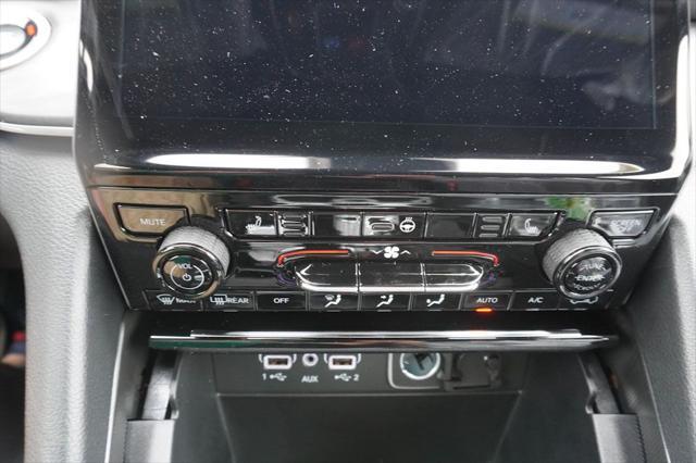 Photo of 2025 Bright White Clearcoat Jeep Grand Cherokee