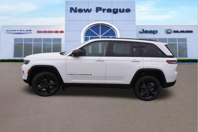 Photo of 2025 Bright White Clearcoat Jeep Grand Cherokee
